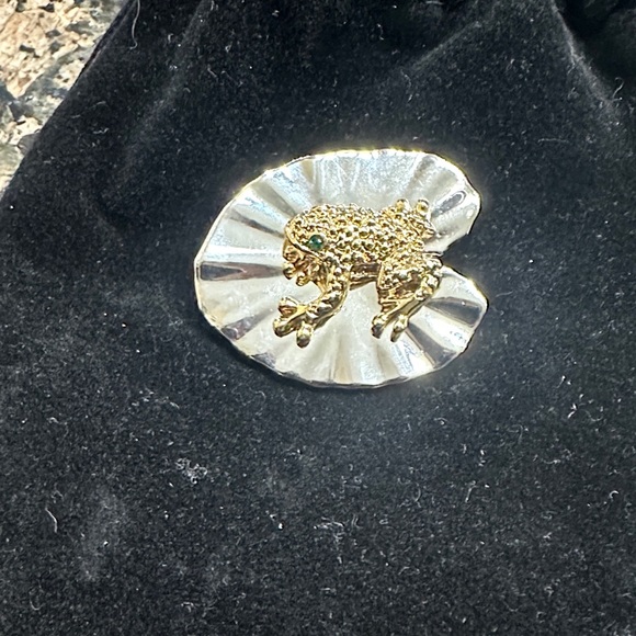 Vintage Park Lane Gold Frog on Silver Lily Pad Brooch – Collectible Nature Pin - Picture 3 of 9